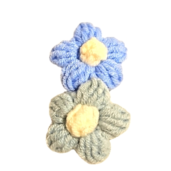 Hand Crafted TikTok Trend Hair Barrette Crocheted Puffy 2-Flowers Blue & White - Picture 6 of 17